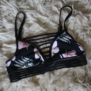 Victoria's Secret Pink Ultimate Strappy Sports Bra